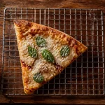 Rechauffer pizza au four : croûte dorée croustillante, fromage qui bouillonne